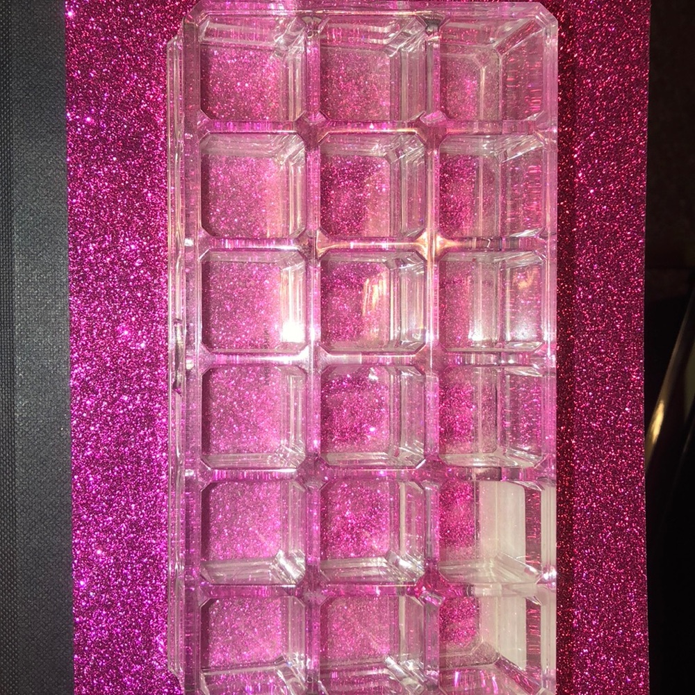 Acrylic 18 piece lipstick holder